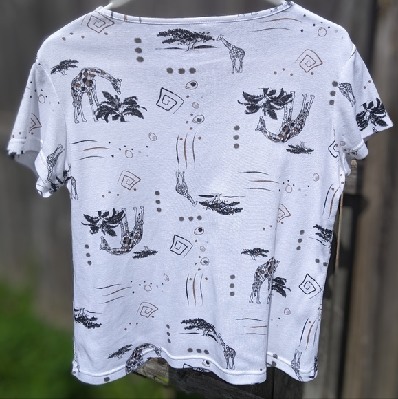 Giraffes and rhinestones on a petite medium t-shirt. Yes please - Picture 7 of 9